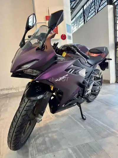 Honda CBR150R 2023 фиолетовый 4.649 км
