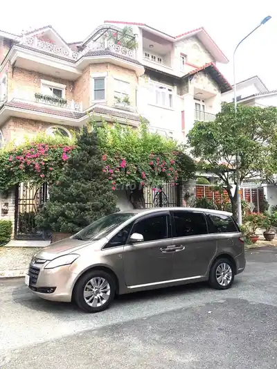 Luxgen M7 2011 Песочный