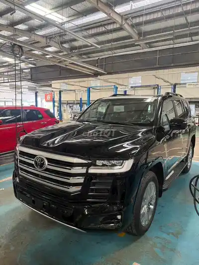 Toyota Land Cruiser HYBRID Белый Автомат 7 мест