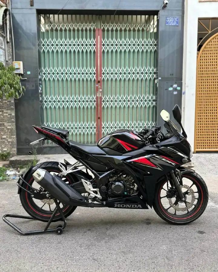 Honda CBR150R