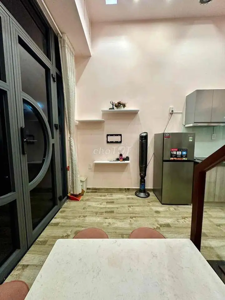 Дом в переулке 52 Чан Нгуен Дан, Тан Динь, район 1. В 50 м от фасада, переулок сквозной