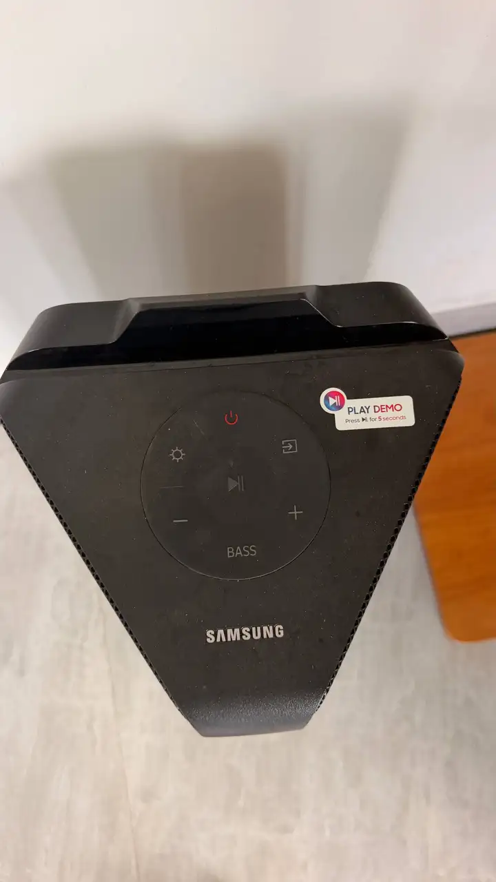 Samsung Bluetooth Speaker и AKAI MPK Mini