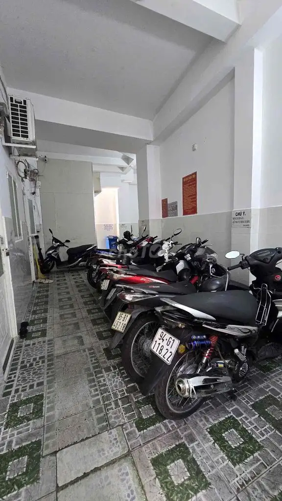 93м², 4 этажа, 17 комнат, доход 40-60 млн/мес