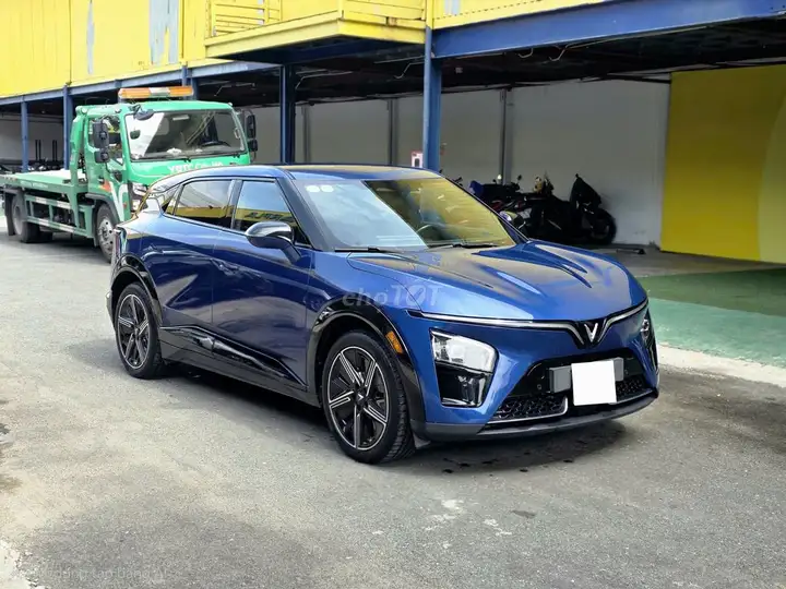 Vinfast VF7 Plus AWD 2024 темно-синий