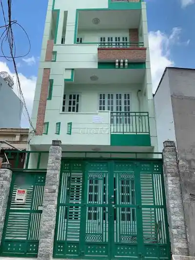 Дом с заездом для грузовика на улице Dương Quảng Hàm, район Gò Vấp, 5x18м, 4 спальни