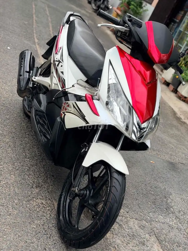 Honda Airblade Белый красно-черный Вьетнам up Тай