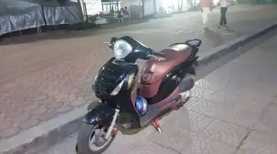 Черный скутер Honda PS