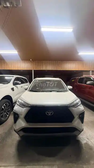 Toyota Veloz Cross 2024 Белый 7 мест