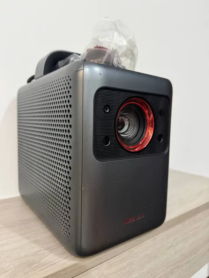 Лазерный проектор Anker Nebula Cosmos Laser D2341