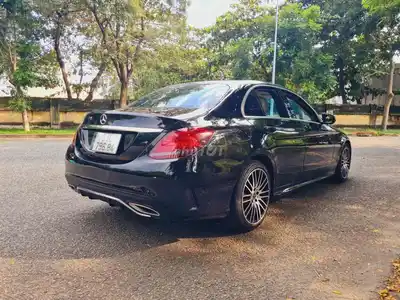 Mercedes-Benz C180 AMG 2020 48000 км чёрный