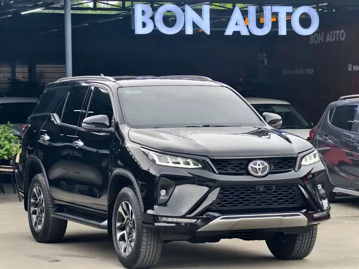 Toyota Fortuner 2025 бензин черный Legender