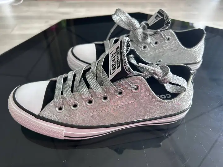 Кроссовки Vans Old Skool Overt CC и Converse Chuck Taylor All Star Ox