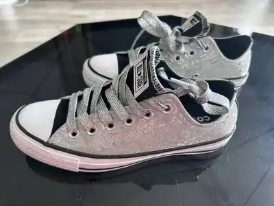 Кроссовки Vans Old Skool Overt CC и Converse Chuck Taylor All Star Ox
