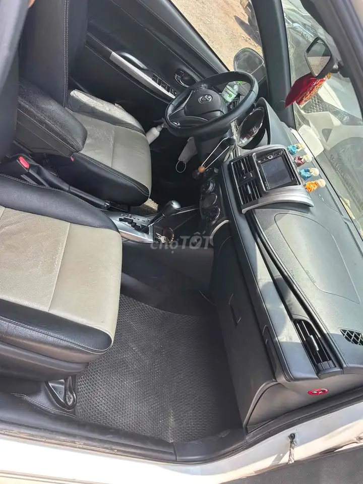 Toyota Yaris 2014 комплектация G белая пробег до 50 тыс. км
