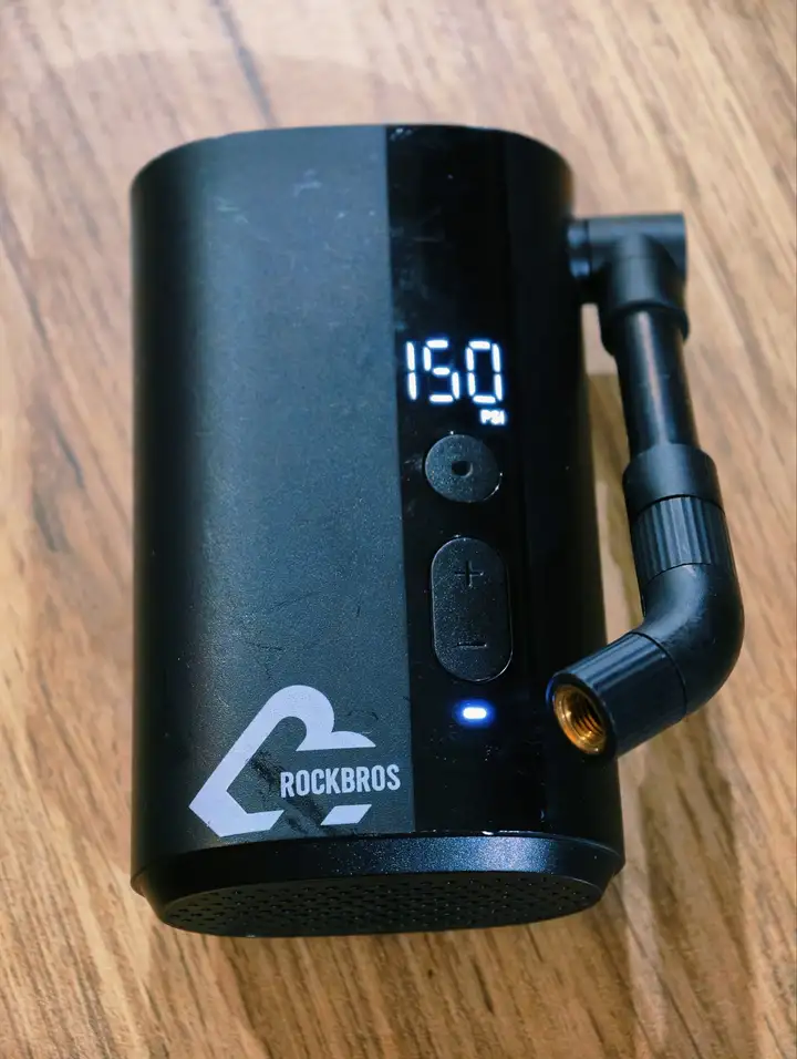 Компактный насос Rockbros для мото / Пауэрбанк TFN 20.000mah
