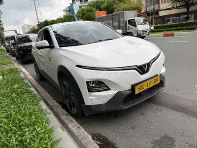 VinFast VF6 Plus 2025 белый, зарядка KGH