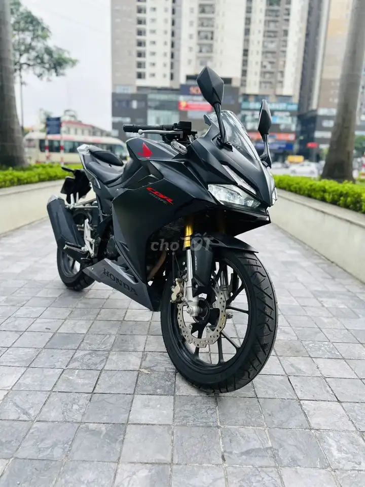 Honda CBR 2024 Черный спортивный мотоцикл в оригинале