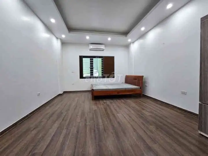 Nhà 5 tầng 34m² MT 4.1m ô tô đỗ cửa Thạch Bàn 7 tỷ