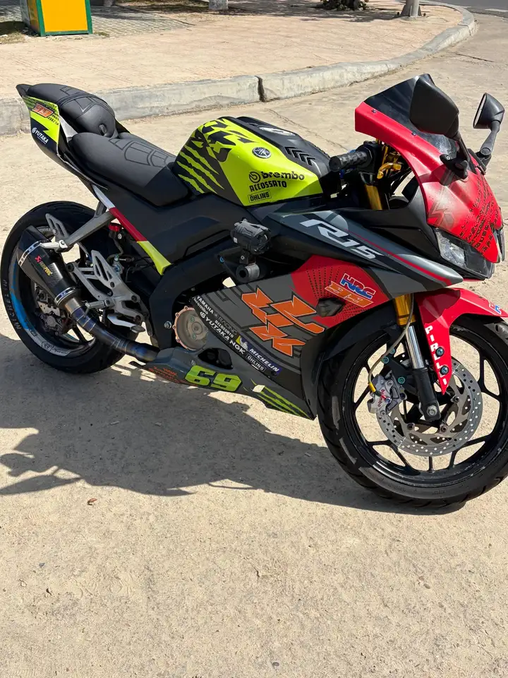 Yamaha R15