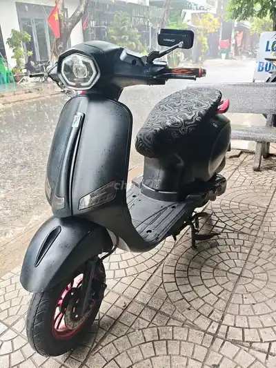 Скутер Vespa 50cc, 2024 год, черный, все функции работают