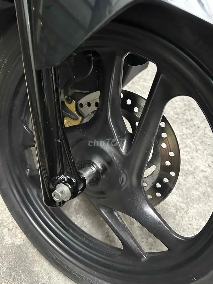 Honda Airblade 125cc 2018, черный-серый, пробег 24610 км, состояние 90%