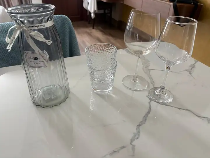 Ваза, стаканы, бокалы, линзы, пляжная сумка, крышка для сковородки