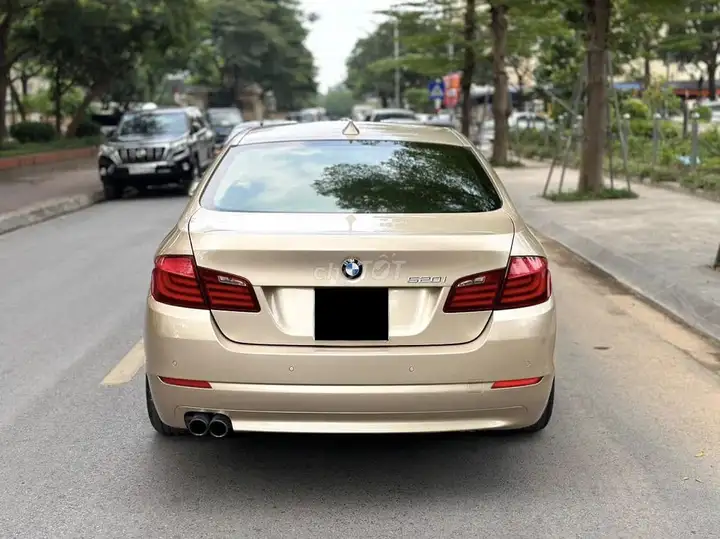 BMW 520i 2012 серо-золотистый, пробег 91 000 км