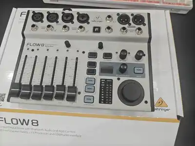 Behringer Flow 8