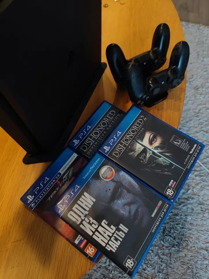 PlayStation 4 Slim 1TB + игры