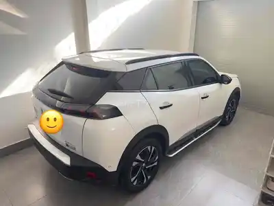 PEUGEOT 2008 2023 GT LINE БЕЛЫЙ