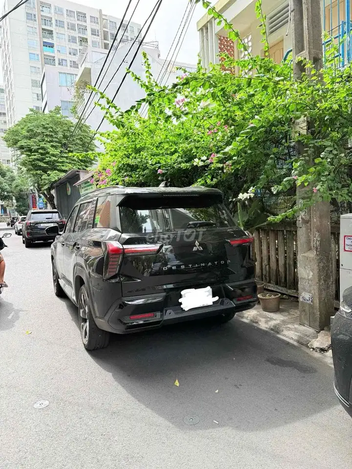 Mitsubishi Destinator, черный, 7700 км
