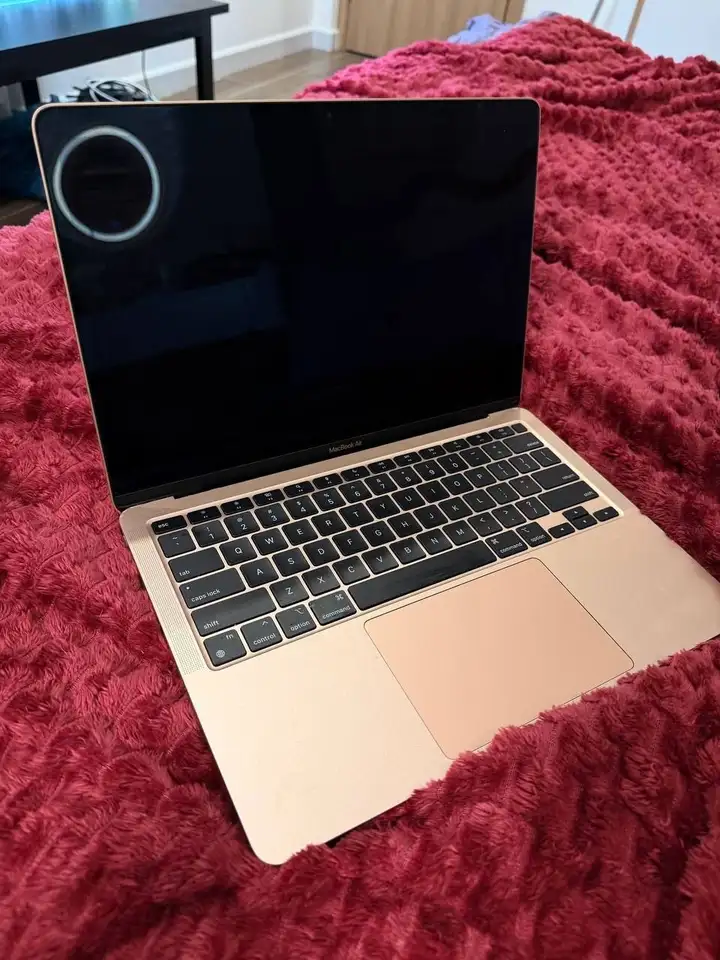 iPhone 12, iPhone XR, MacBook Air M1, iPhone 8