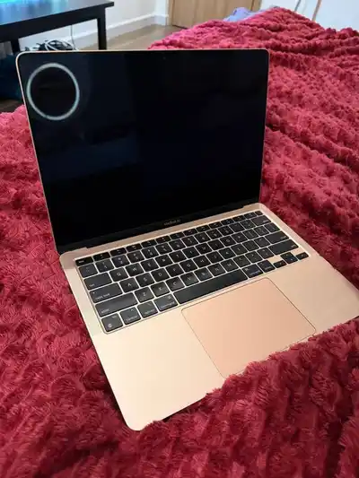 iPhone 12, iPhone XR, MacBook Air M1, iPhone 8
