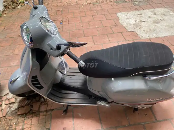 Piaggio Vespa GTS 2022 Серый