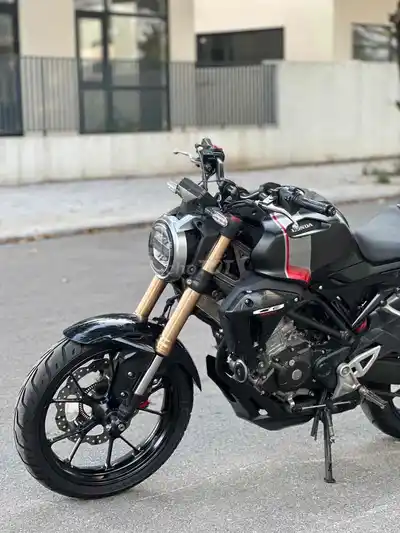Honda CB150R 2022 5 000 км черный цвет