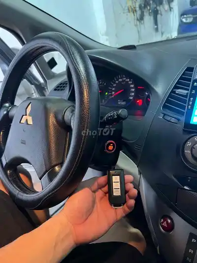 Mitsubishi Grandis 2005 Автомат Серебристый