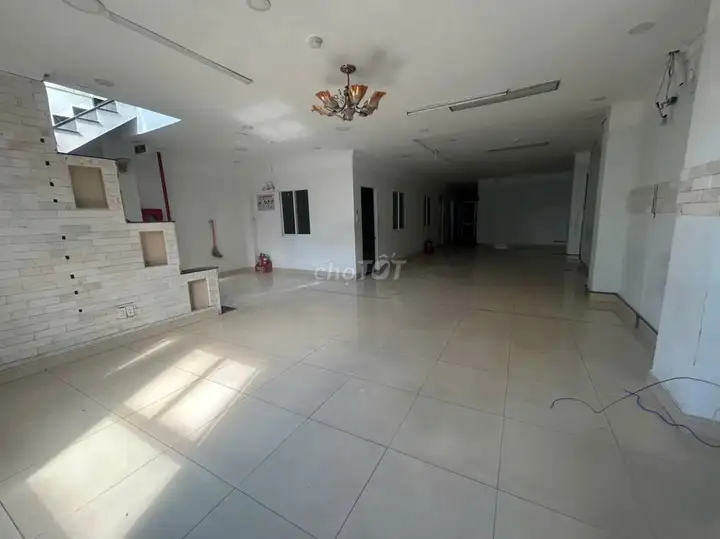 Дом в Тэй Тхань, 8x25м, 2 этажа, терраса, дорога 8м