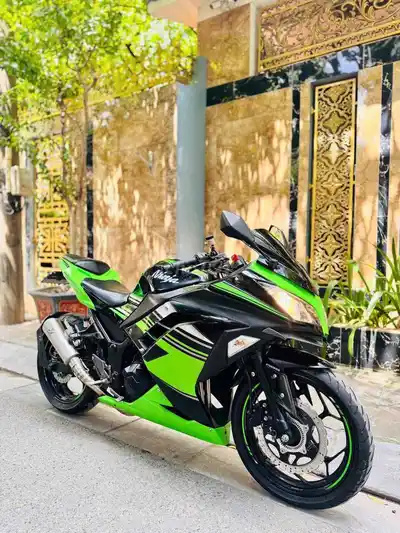Kawasaki Ninja 300 ABS 2018 Сине-черный в отличном состоянии