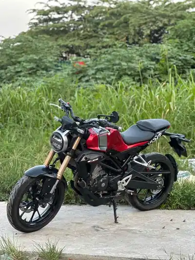 Honda CB150R 2022 5000км красно-черный