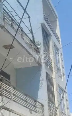 Красивый 3-этажный дом в центре города