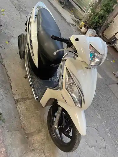 Honda Vision Fi, тихий двигатель, номера 29, красивый мопед