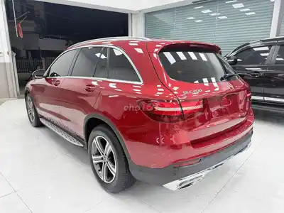 Mercedes-Benz GLC 200 2018 красный 70 тыс. км