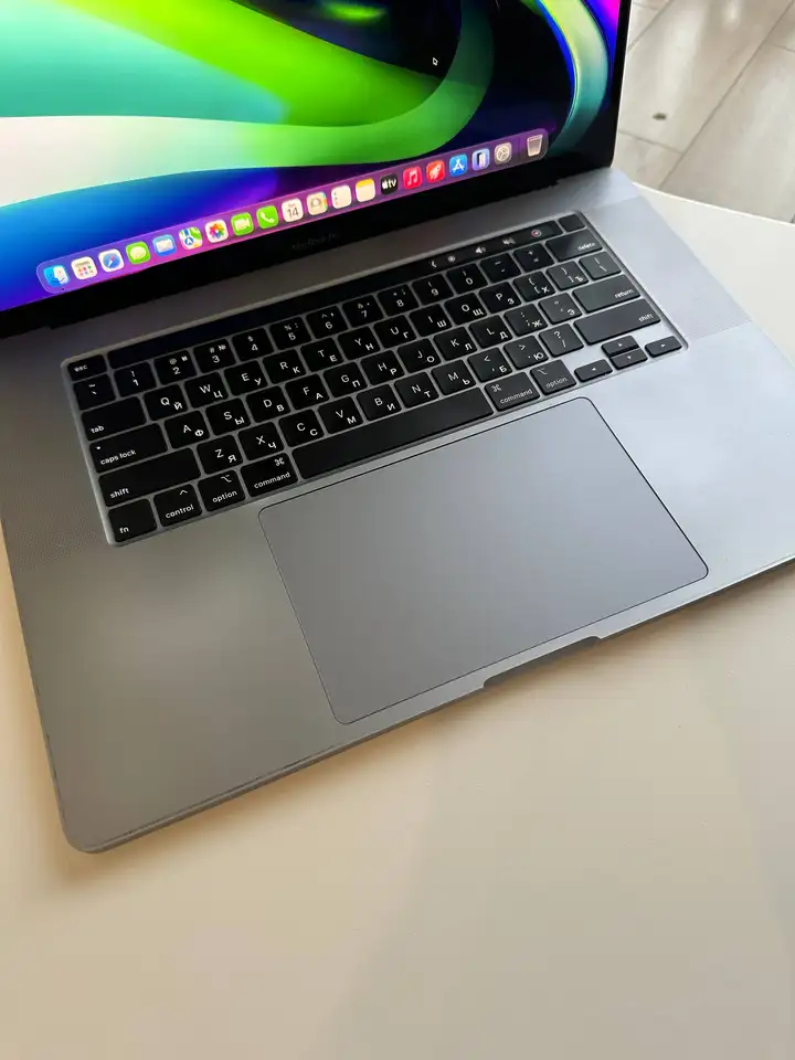 MacBook Pro i7 16" (2019)