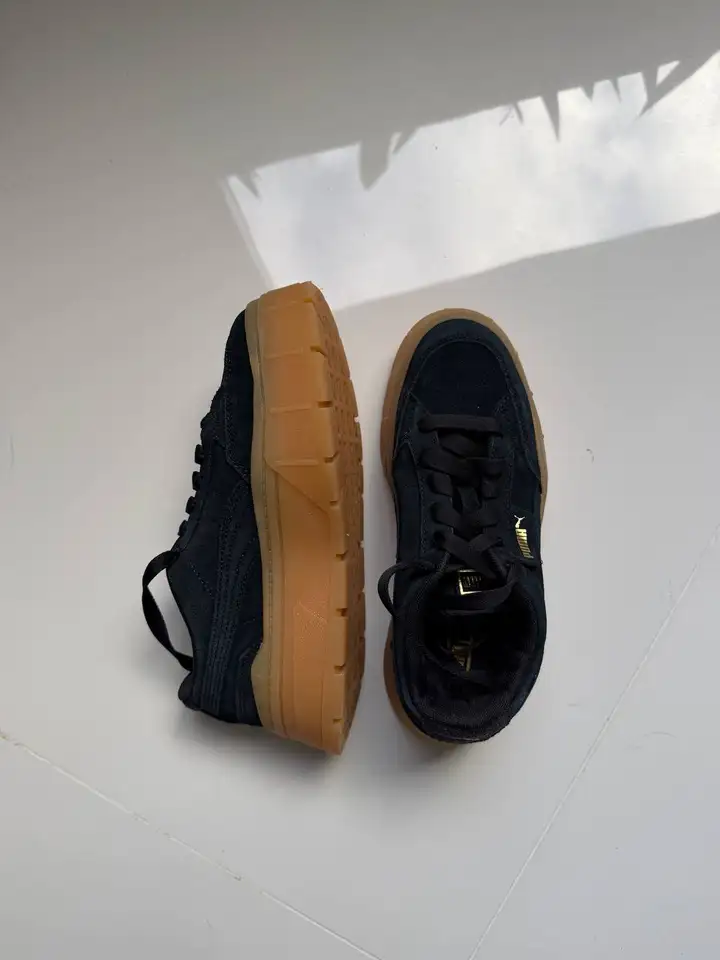 Солнцезащитные очки Prada, кроссовки Puma, IQOS ILUMA ONE