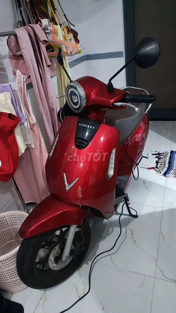 Электроскутер Vinfast, 2 года, красный, 11000 км