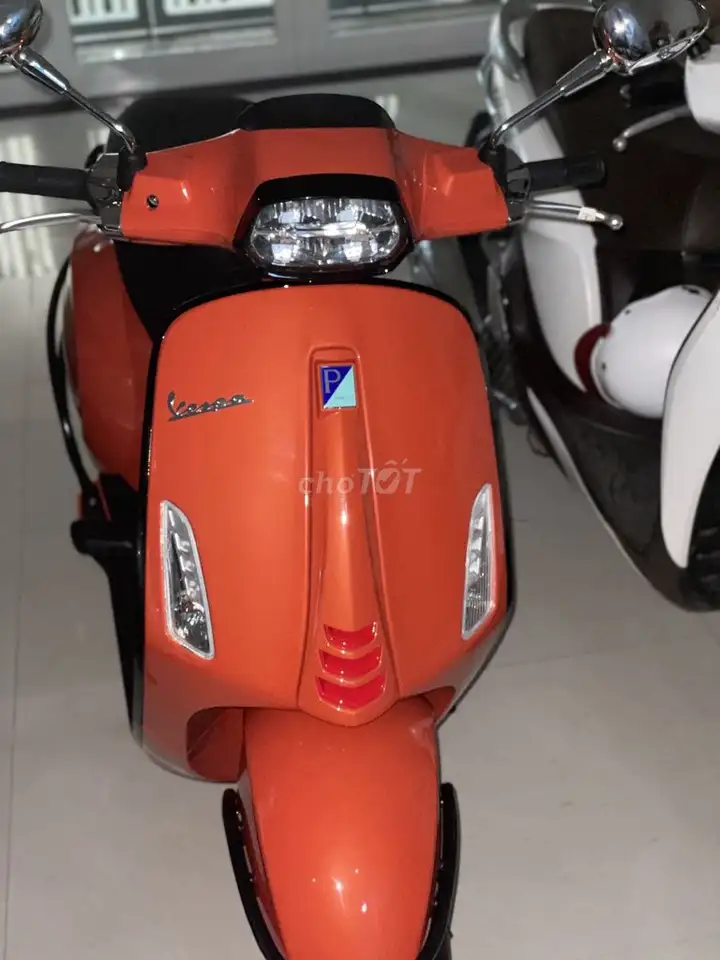Piaggio Vespa Sprint 2023 Морковный оранжевый