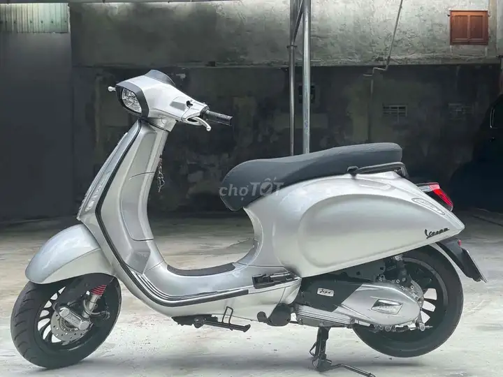 Piaggio Vespa Sprint 125 ABS серебристый