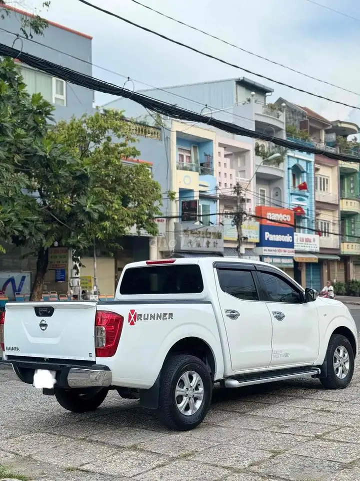 Nissan Navara 2017, белый, дизель, хошиминские номера