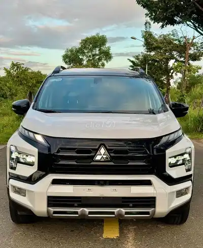 Mitsubishi Xpander Cross 2025 Белый Пробег 33000