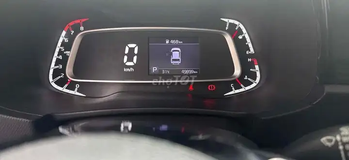 Kia Sonet Luxury 2023, красный, 50 000 км